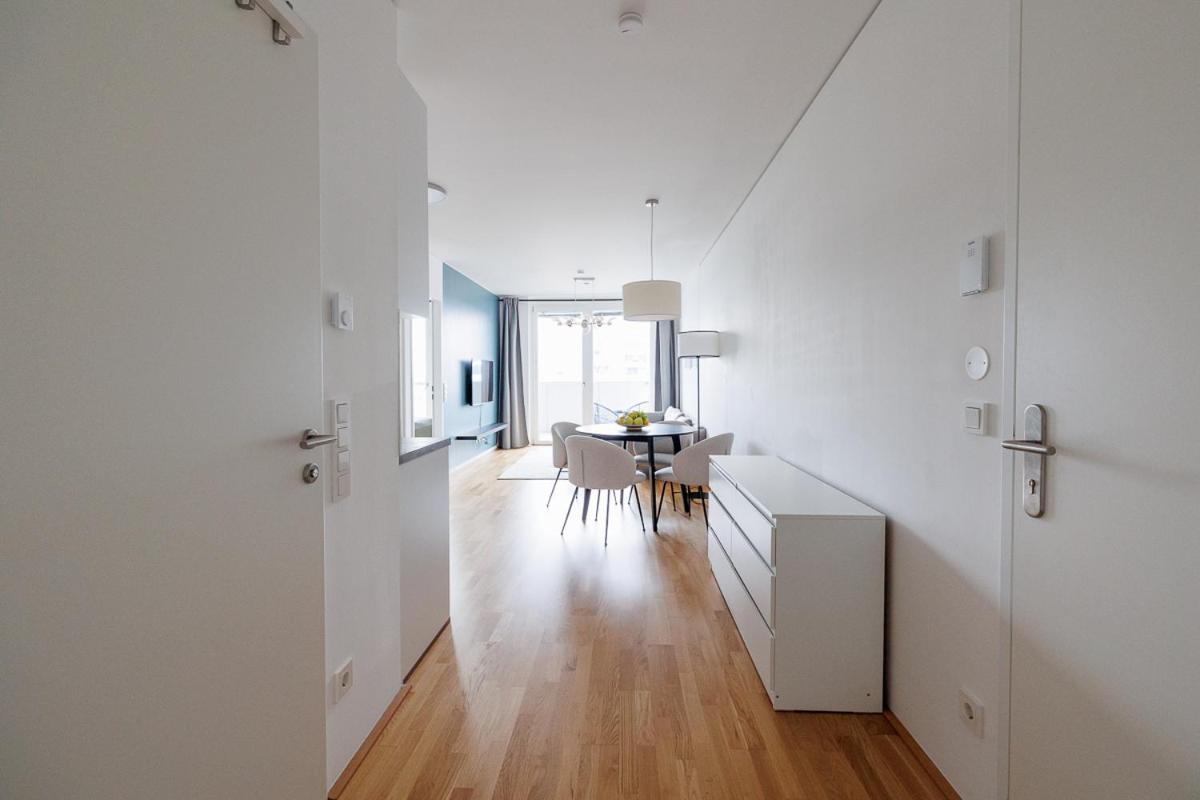 Lovely Apartment In Marina Tower - 10Min To City Center Vienna Esterno foto