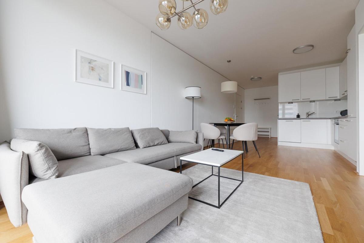 Lovely Apartment In Marina Tower - 10Min To City Center Vienna Esterno foto