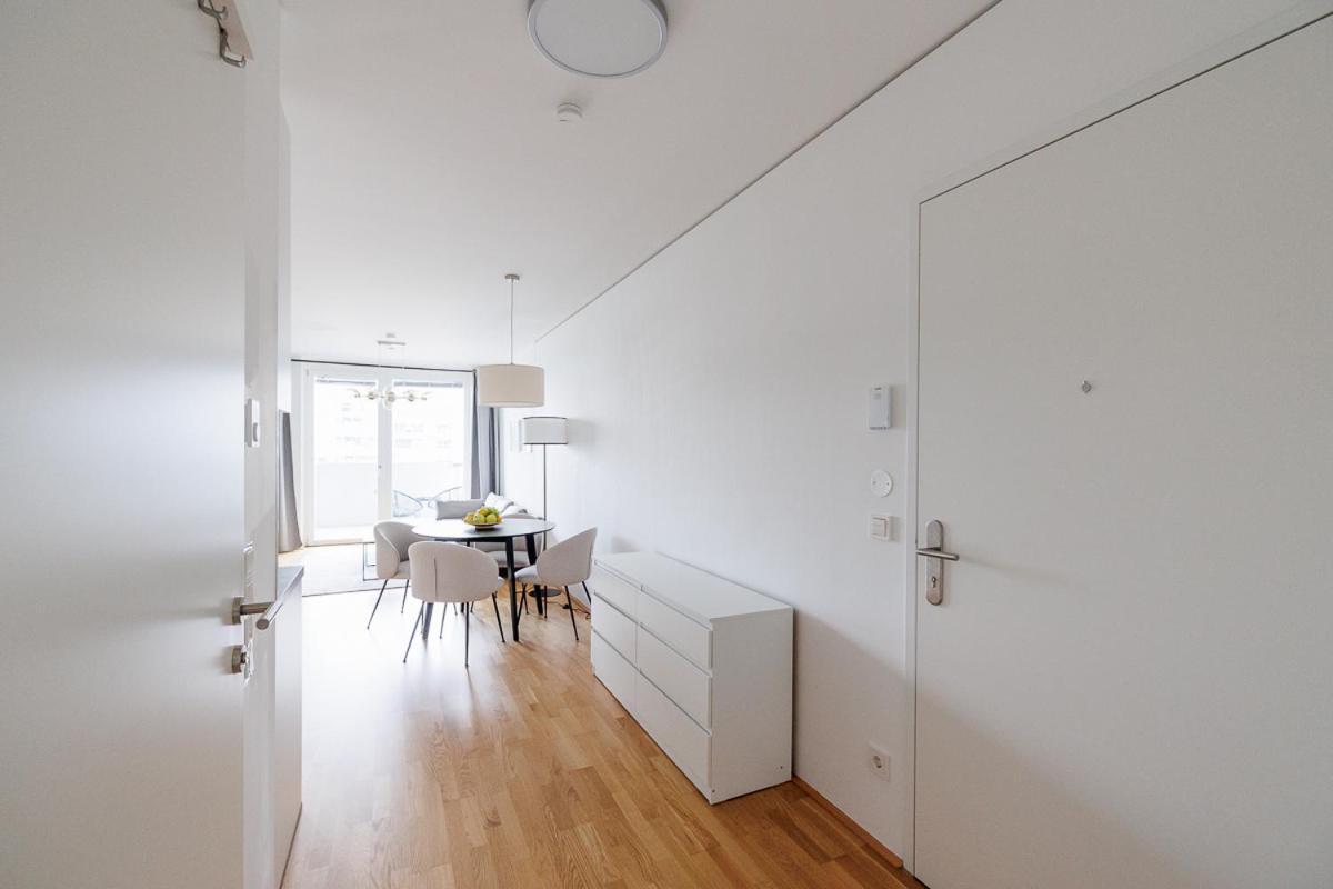 Lovely Apartment In Marina Tower - 10Min To City Center Vienna Esterno foto