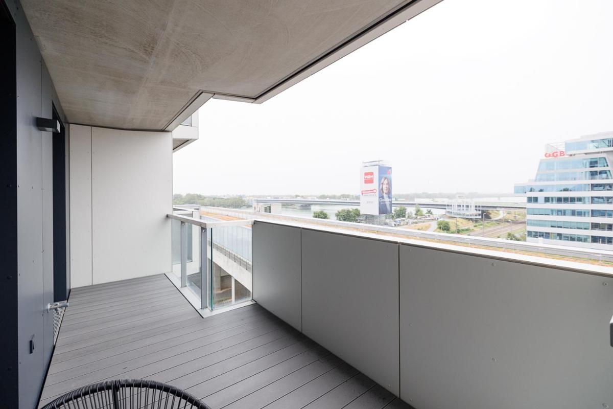 Lovely Apartment In Marina Tower - 10Min To City Center Vienna Esterno foto