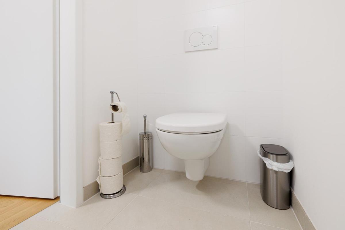 Lovely Apartment In Marina Tower - 10Min To City Center Vienna Esterno foto