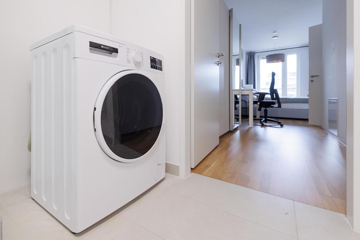 Lovely Apartment In Marina Tower - 10Min To City Center Vienna Esterno foto