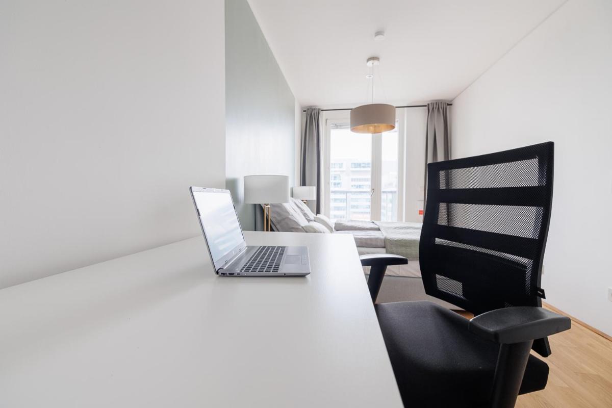 Lovely Apartment In Marina Tower - 10Min To City Center Vienna Esterno foto