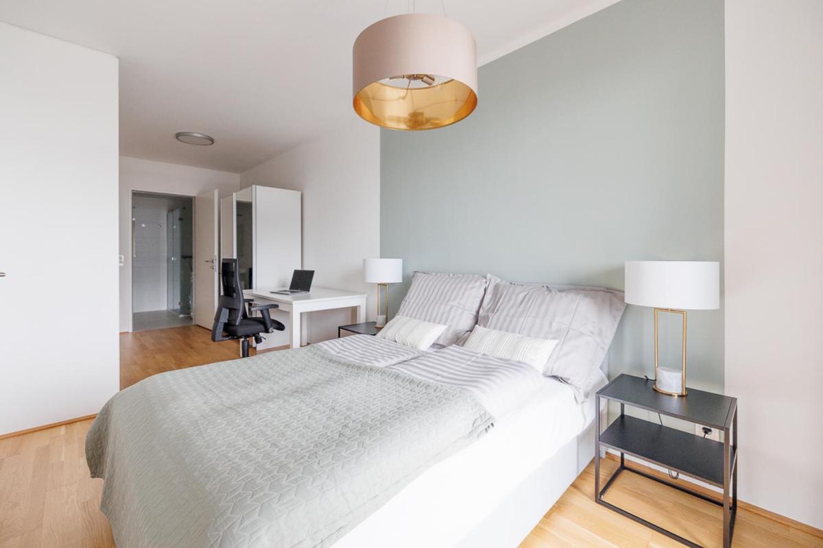 Lovely Apartment In Marina Tower - 10Min To City Center Vienna Esterno foto
