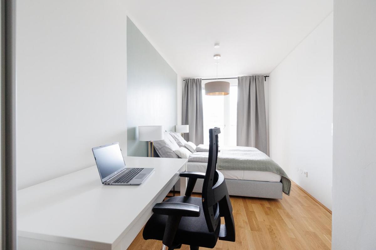 Lovely Apartment In Marina Tower - 10Min To City Center Vienna Esterno foto