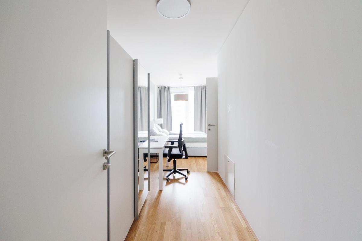 Lovely Apartment In Marina Tower - 10Min To City Center Vienna Esterno foto