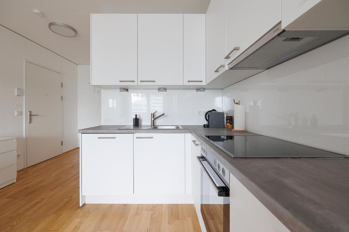 Lovely Apartment In Marina Tower - 10Min To City Center Vienna Esterno foto