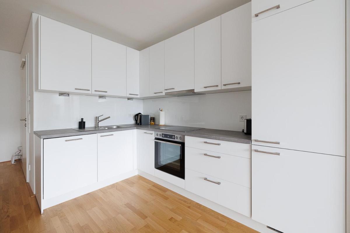 Lovely Apartment In Marina Tower - 10Min To City Center Vienna Esterno foto
