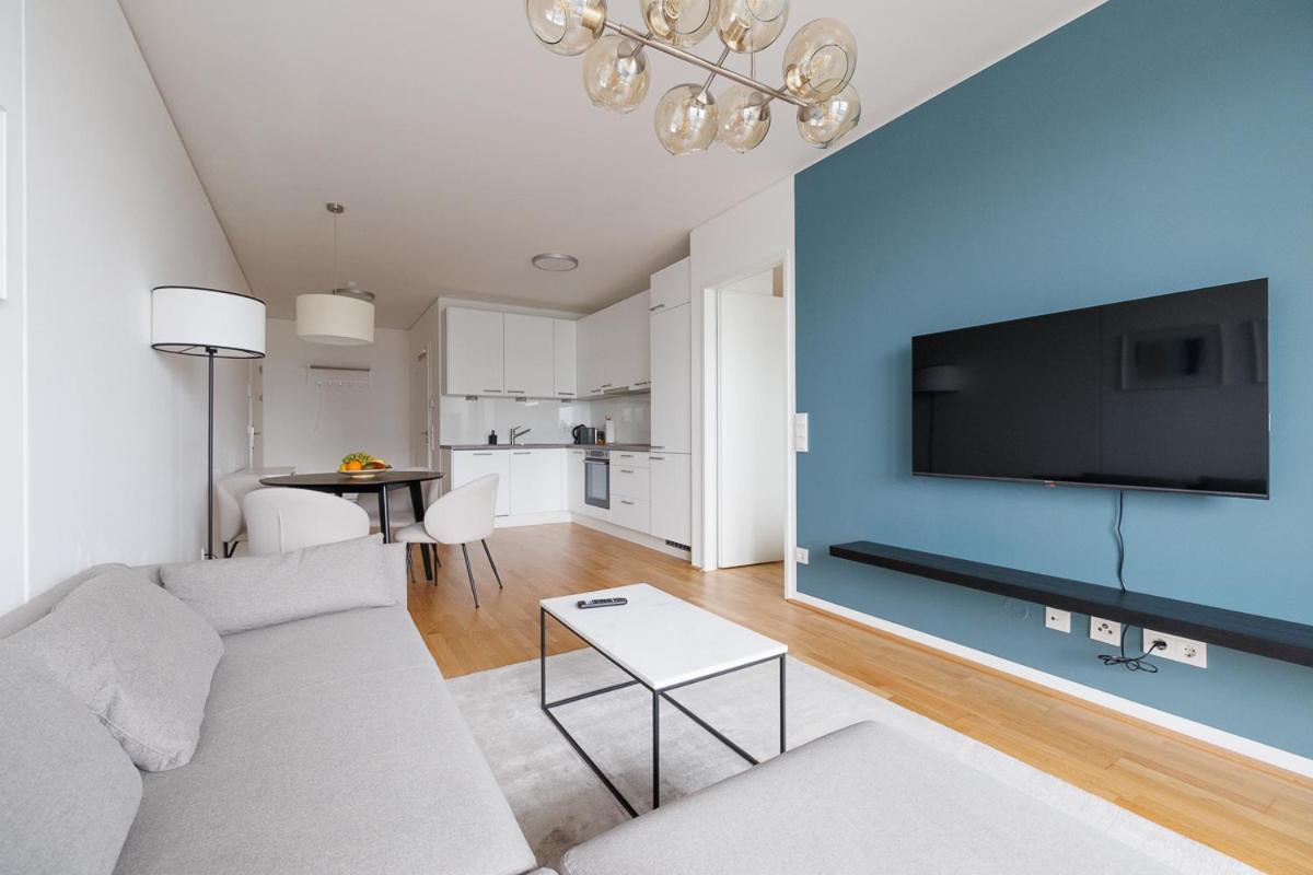 Lovely Apartment In Marina Tower - 10Min To City Center Vienna Esterno foto